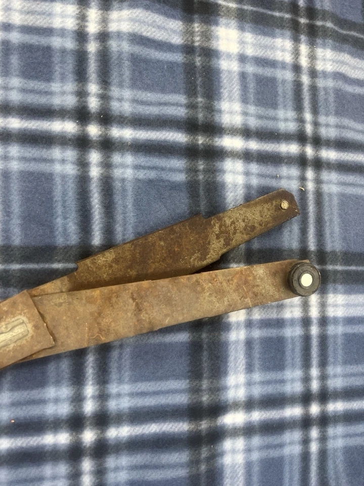 1981-1990 dodge D150 D250 ramcharger RH passengers manual window regulator OEM - Image 2 of 4