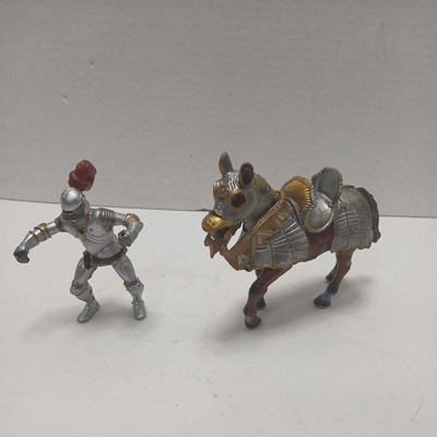 Schleich Battle Medieval Armour Knight Horse D 73527 w/Bonus Knight (Pre-Owned).