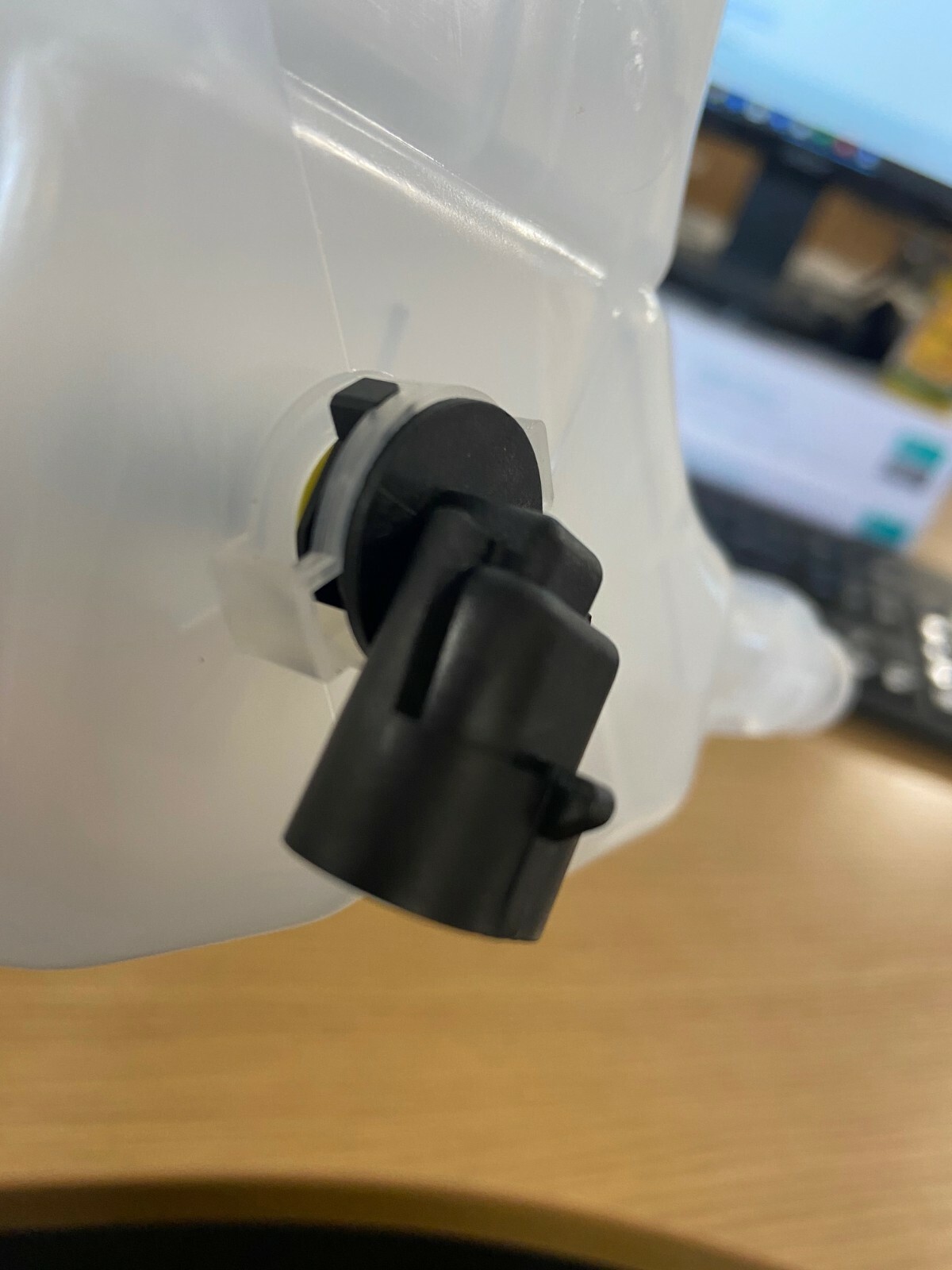 new Vauxhall Astra J Expansion Coolant Header Tank With Sensor 13370133