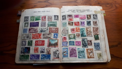 OLD EMBASSY STAMP ALBUM : SMALL WORLD COLLECTION-1025 USED STAMPS. - 第 9/12 張圖片