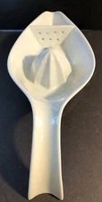 Simple Dining White Ceramic Juicer Pour Spout Handle