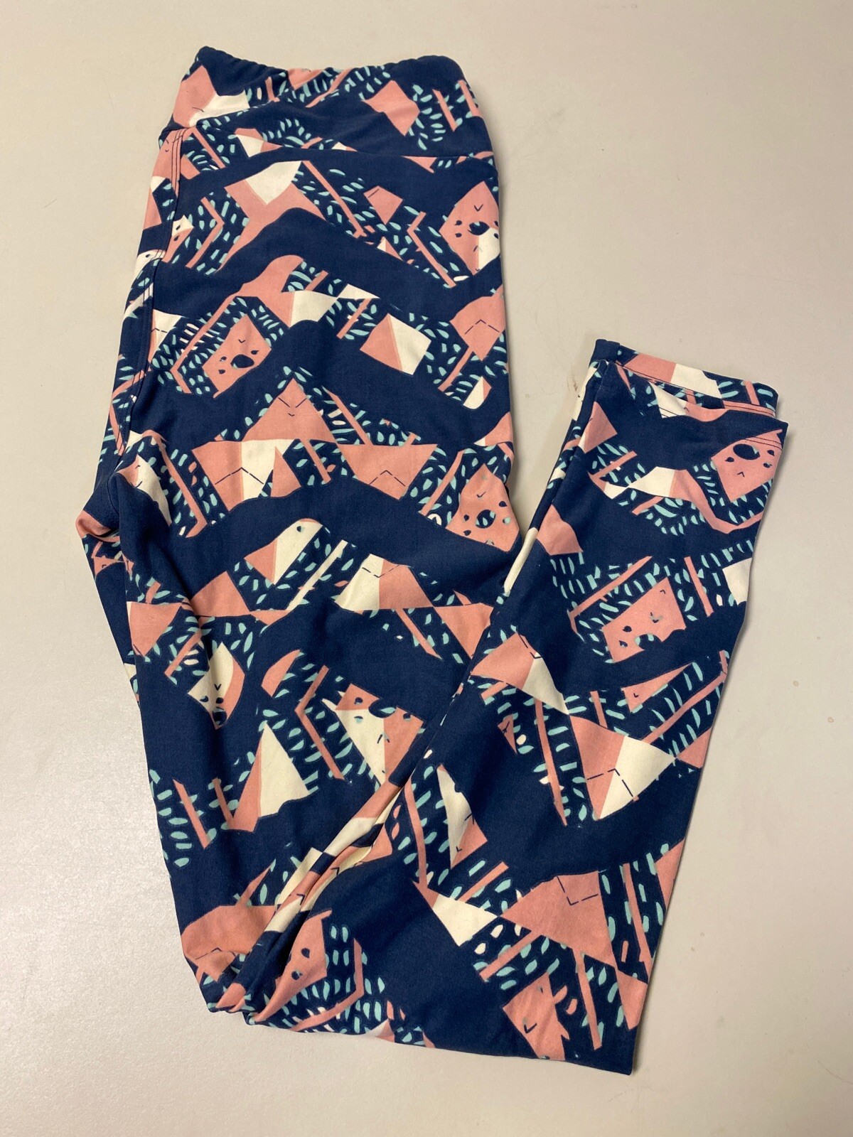 NWOT LuLaRoe Multi Color Tall Curvy 
