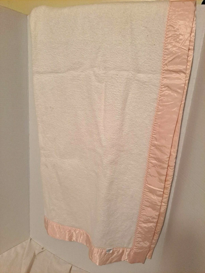 Manta de bebé blanca acrílica vintage Chatham apliques de oso con adornos rosas de colección 42"x48" Foto 3 de 4