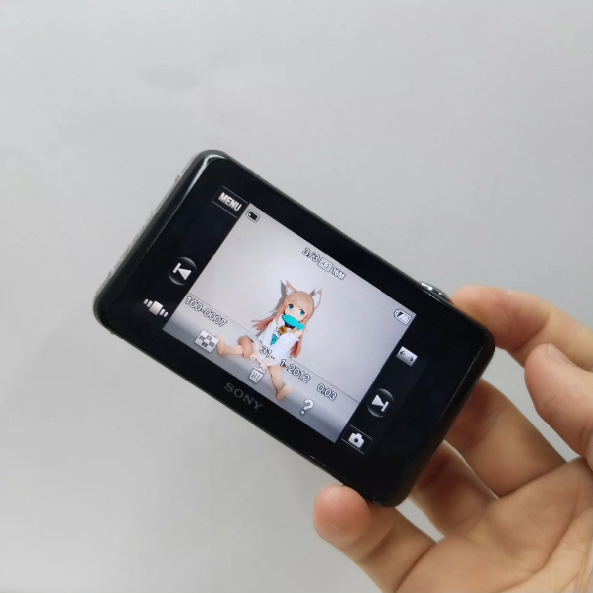 SONY CyberShot DSC-WX70 (良品） SONY Cyber-shot DSC-WX70 16.2MP Digital Camera English Language