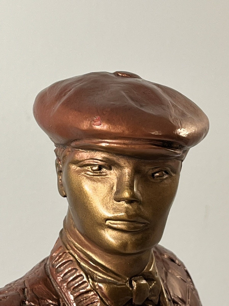 Austin Sculpture Golfer 1989 Heavy Resin Covered Bronze 16 Inch