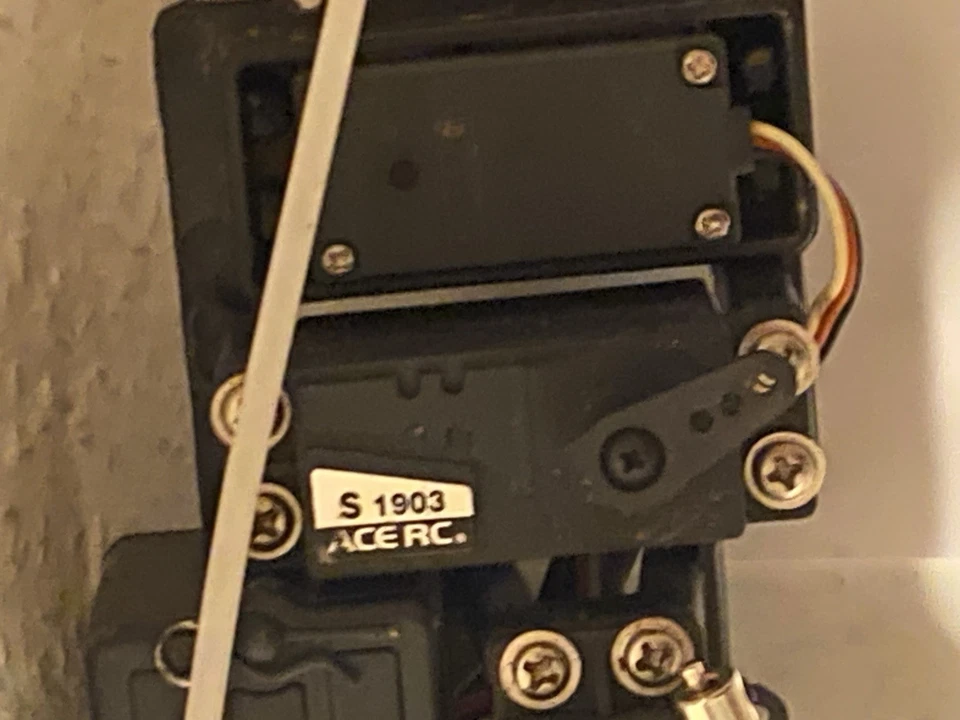 •1:8 Nitro Thunder Tiger MTA4/S50/S28/Sledge Hammer Servo-RC-Box/Standard Servo - Bild 4 von 4