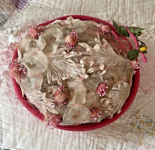 VINTAGE Pink Straw Hat with Velvet and Silk Flowers/Leaf/Berries Size 22 - Picture 6 of 9