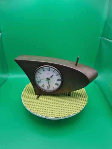 Reloj moderno art-deco en resina bronce color números romanos. - Imagen 1 de 13