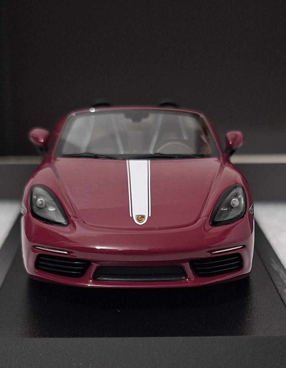 Porsche 718 (982) Boxster 2020 Ruby Star 1:43 Minichamps WAP 020