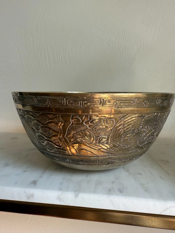 Antiguo cuenco pesado chino grabado en bronce marcas Xuande siglos XVII-XVIII Foto 2 de 4