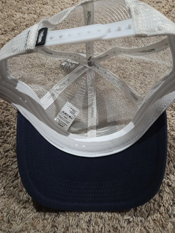 Sitka Icon Mesh Pro Trucker Hat OSFa White and Blue. New with Tags - Image 3 of 4