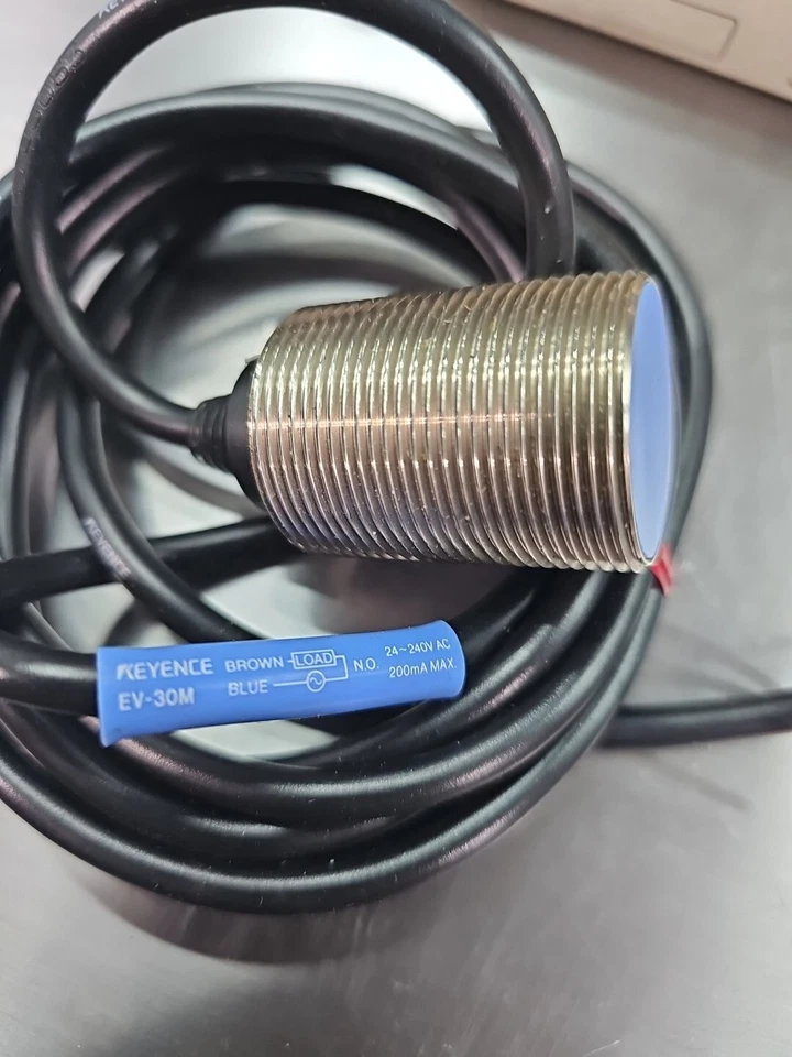 Keyence EV-30M Proximity Sensor Dia M30 Threaded Body 24-240VAC New - Image 2 of 2