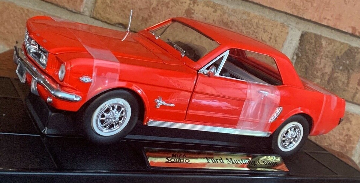 FORD MUSTANG RED COUPE 1:18 RF.8122 1 OF 2500 SPECIAL REISSUE 2003