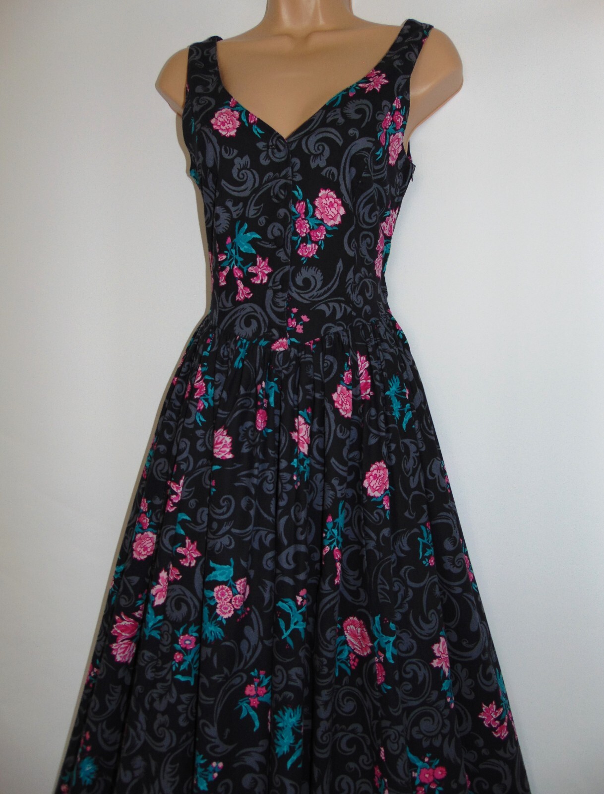 Laura Ashley Vintage Floral Fit & Flare Dress UK 8/10 - Black/Grey image 10
