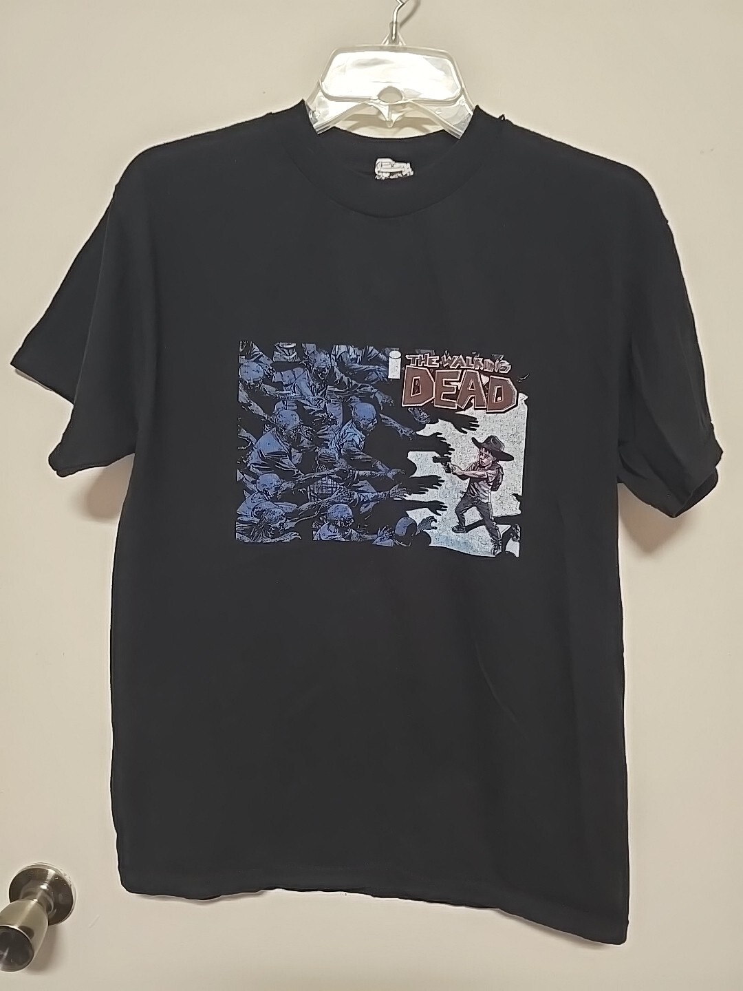 The Walking Dead T-Shirt Men's Medium AMC Zombies  Black Graphic Print Alstyle