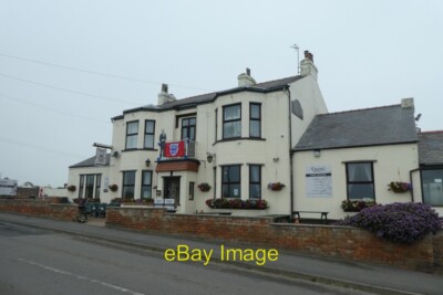 Photo 6x4 The Viking pub North Landing A cardboard cutout of Boris Johnso c2021