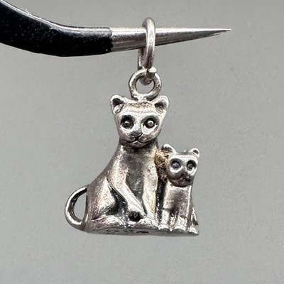 Jezlaine Vintage Sterling Silver Sitting Cat Kitten Two Cats Bracelet Charm 3D