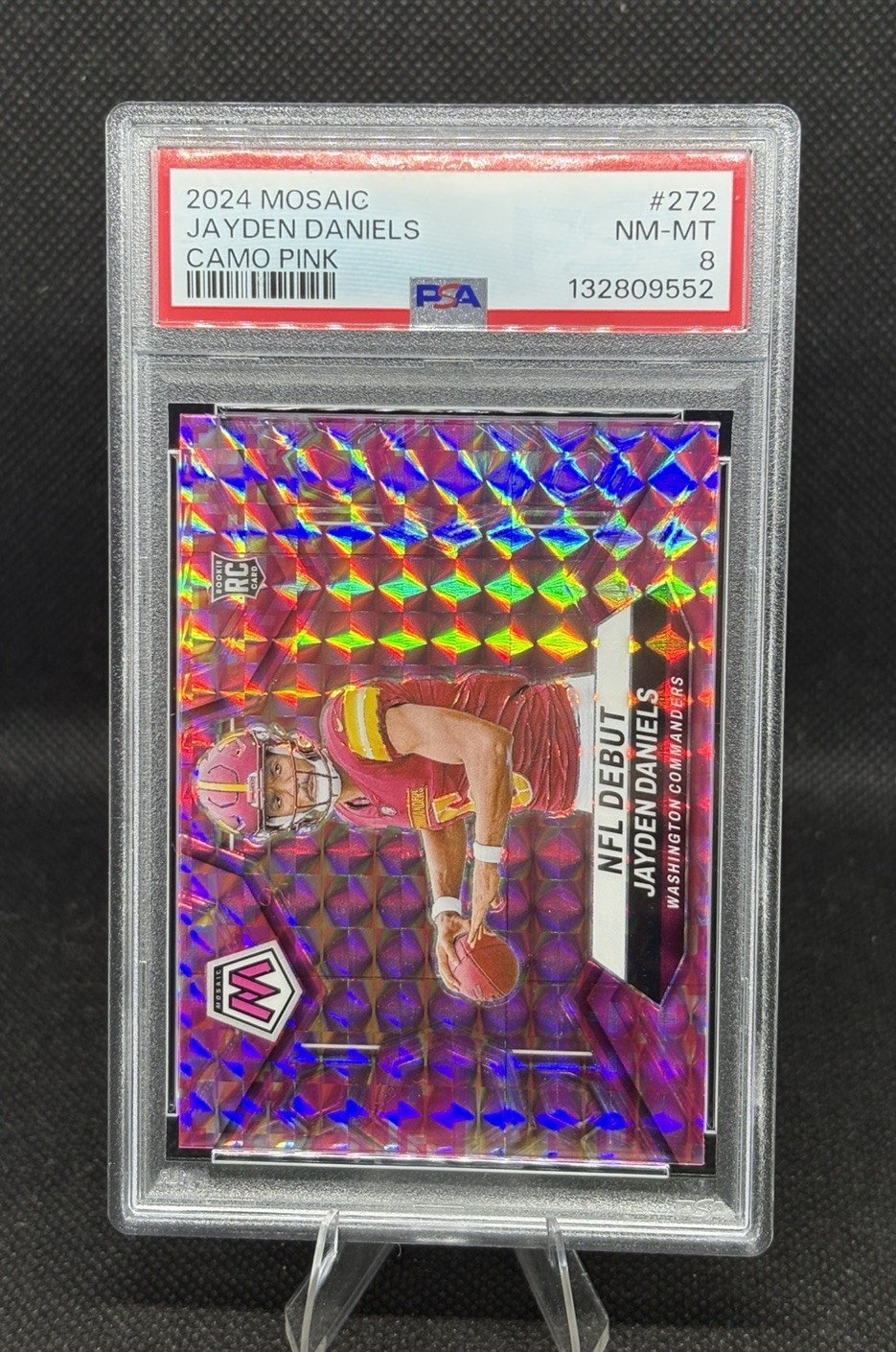 5846 Jayden Daniels 2024 Panini Mosaic #272 Camo Pink Prizm RC NFL Debut PSA 8