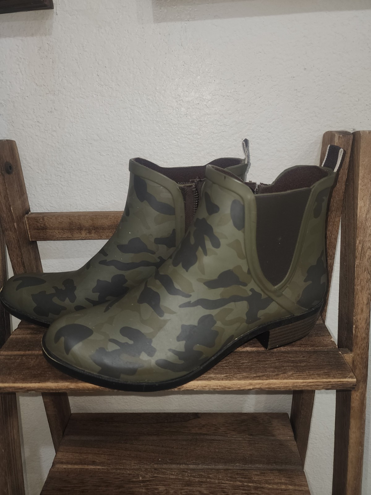 Lucky Brand Basel Camo Rubber Rain Snow Ankle Boots Green Size 10
