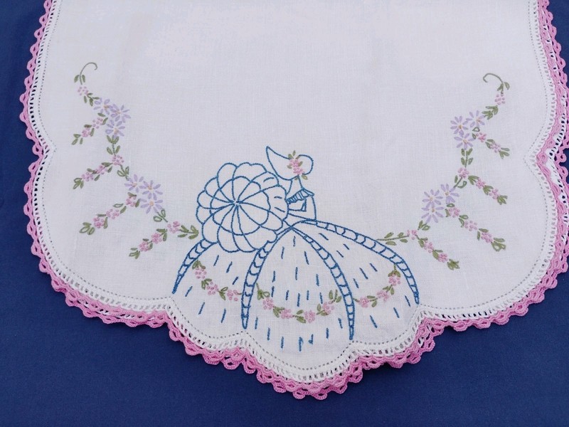 Beautiful Vintage Embroidered Table Runner Southern Belle Linen Crochet Edging
