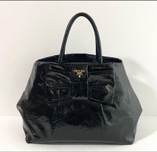 Borsa tote PRADA in pelle verniciata nera con nastro piccola ferramenta oro...