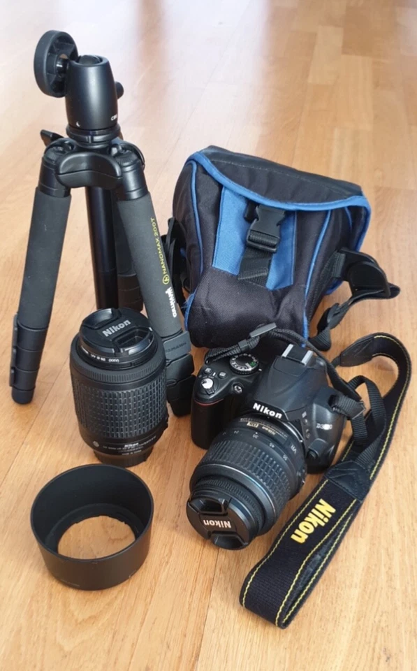 Selling nikon d3000 pack. Really good condition.