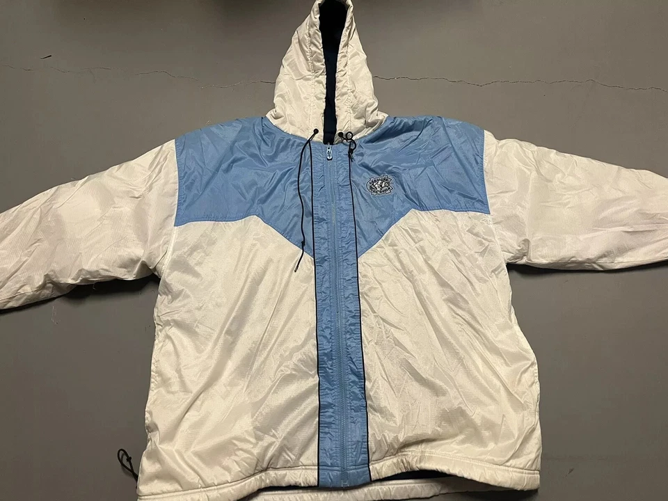 Chaqueta acolchada North Carolina Tar Heels Reebok azul y blanca NCAA manga larga Foto 3 de 4