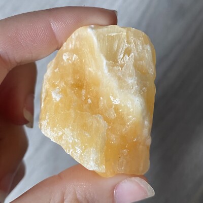Orangencalcit - grobes / rohes Stück / Brocken (Kristall, Mineral, Edelstein)