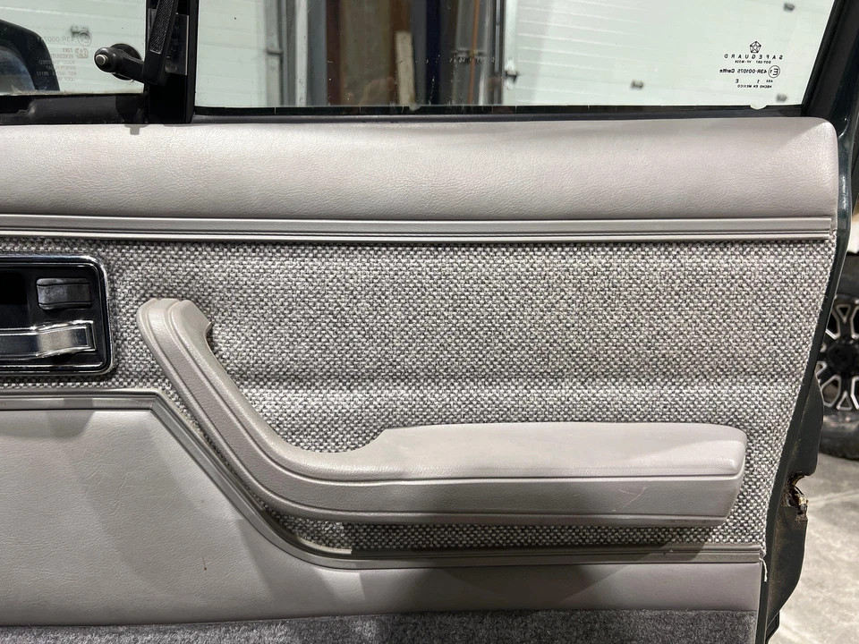 1991 Jeep Cherokee Passenger RH Right Gray Front Door Trim Panel Foto 3 de 4
