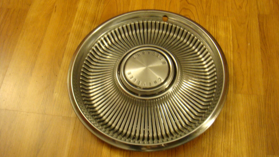 Vintage 67 1967 Chrysler Newport New Yorker Wheel Cover Center Hub Cap Hubcap - Imagem 4 de 4