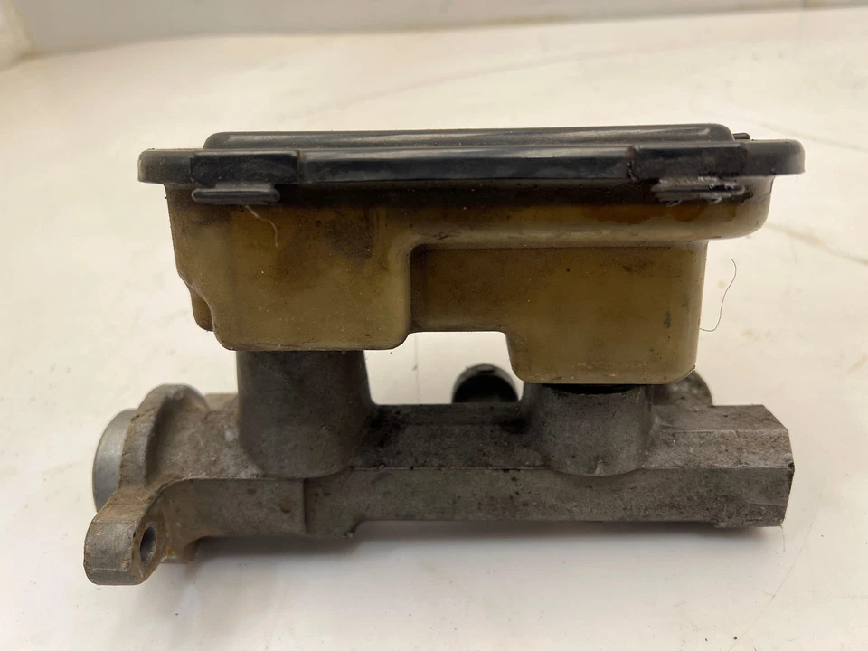 Conjunto de cilindro maestro de freno Chevy S10 1989-1994 OEM 18013433 Foto 2 de 4