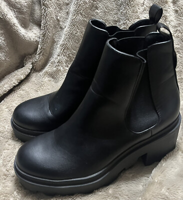 Soda Bliss Black Chunky Lug Sole Fashion Ankle Booties Womens Size 11 EUC 