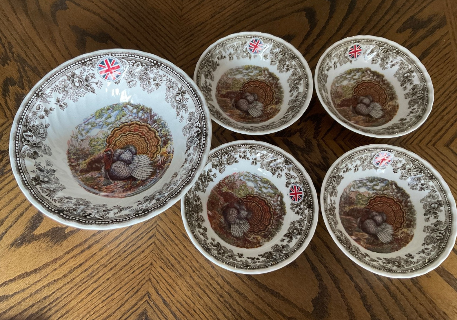 Queen's Majestic Beauty 4 Cereal Bowls & Round Serving Bowl Turkey Unused