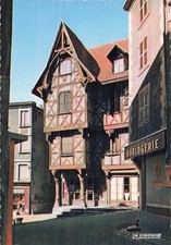 63 THIERS CHATEAU DU PIROU