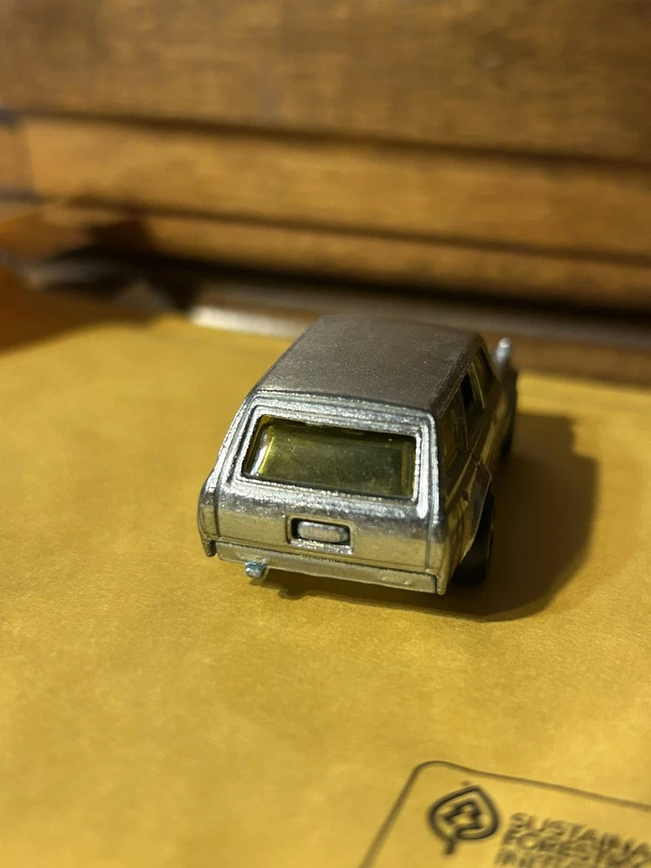 Hot Wheels ZAMAC 71 Datsun Bluebird 510 Wagon Surf Patrol SIN GIRAR Base de Metal Foto 4 de 4