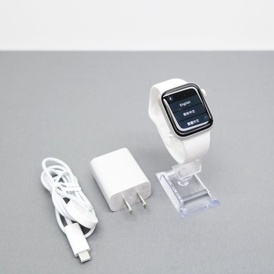 Apple Watch Series 4 40mm Silver Aluminum Case White Sport Band (MU642LL/A)
