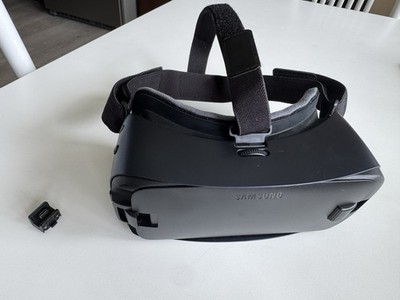 SAMSUNG GEAR VR POWERED BY OCULUS
