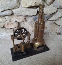 Machine à vapeur verticale Ancienne
