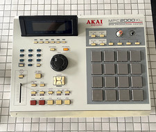 akai MPC 2000 XL (8 outs)