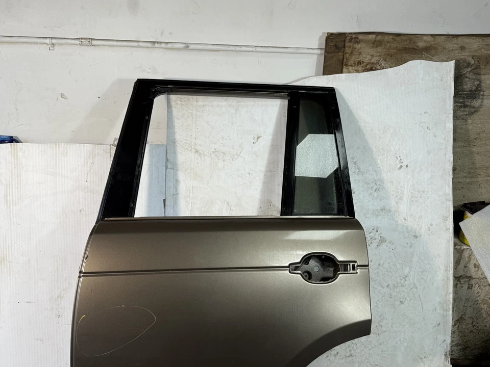 2007-2012 Land Rover Range Rover Rear Left Driver Side Door Shell Panel OEM. Foto 4 de 4