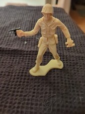 STUNNING GUN CARRYING TROOP W BINOCULARS 4" IN TALL TIM-MEE TOYS MADE IN THE USA