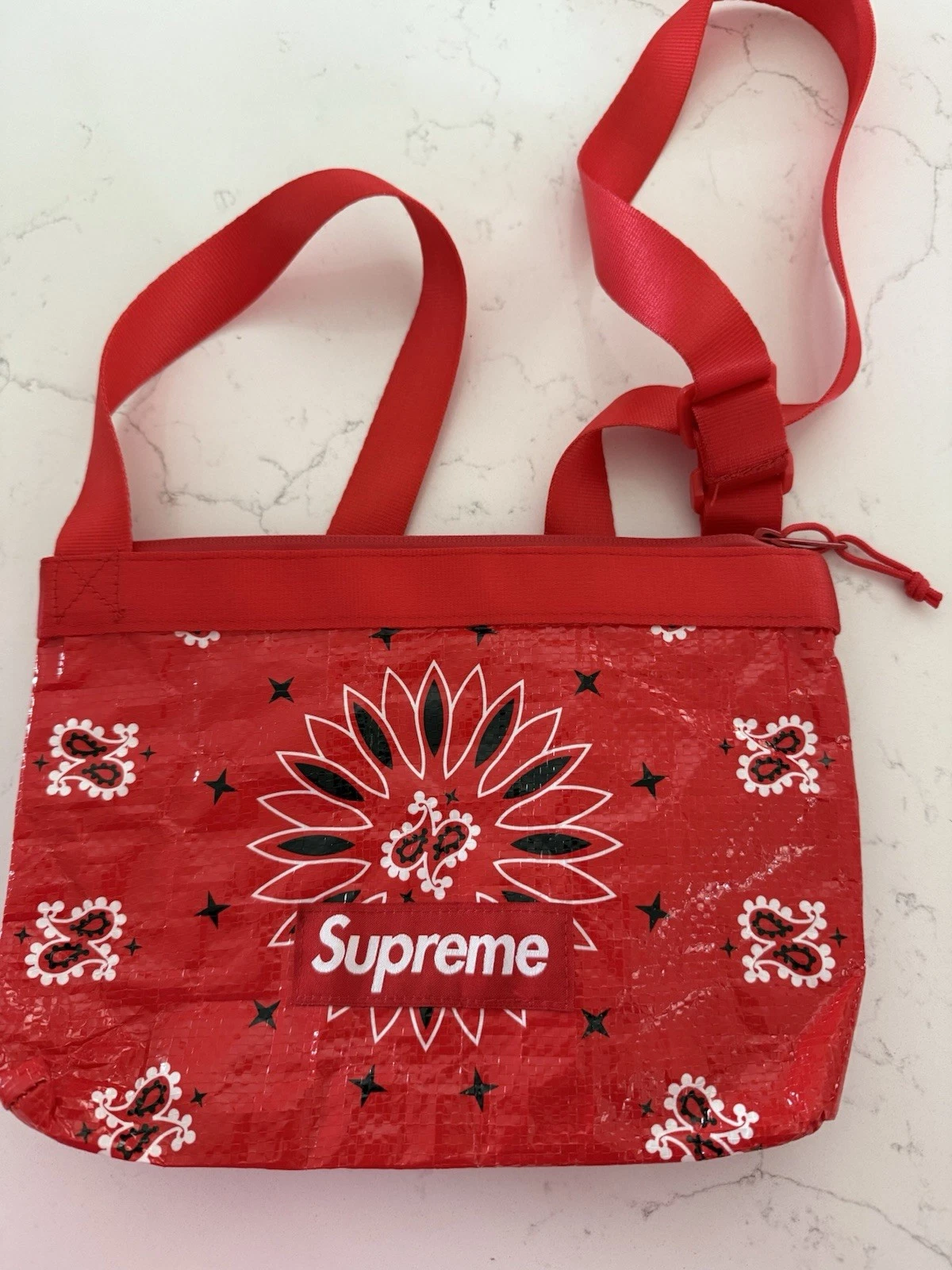 Sac latéral Supreme Bandana Tarp rouge, blanc et noir taille unique SS21