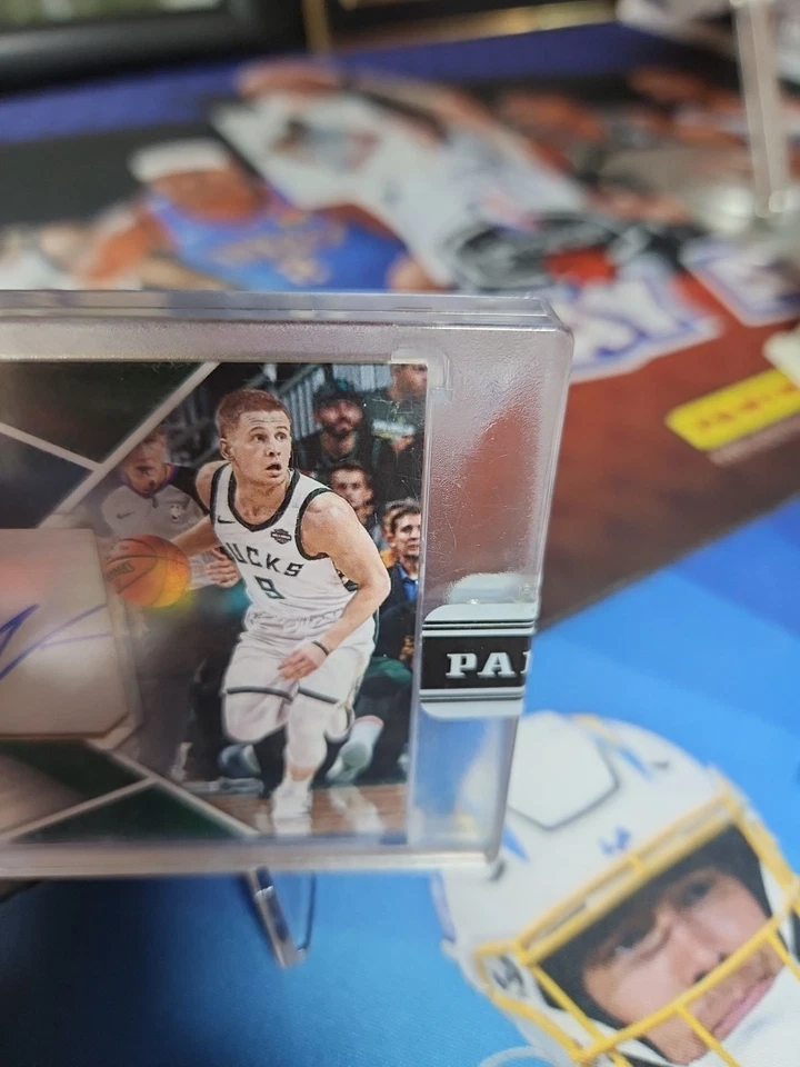 2018 Panini Instant Metal Donte DiVincenzo Auto RC /5 Sealed Bucks Timberwolves - Image 4 of 4