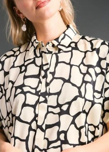 UMGEE Womens XL Oversized Top Animal Black Cream Collard Blouse Short Sleeve NWT - Picture 18 of 18