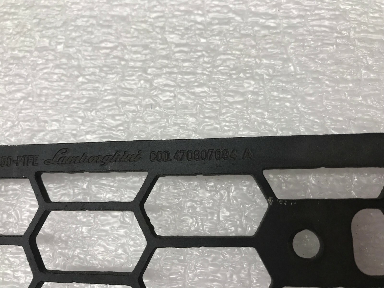LAMBORGHINI AVENTADOR LP720 REAR BUMPER CENTER GRILL GRID OEM 470807684A