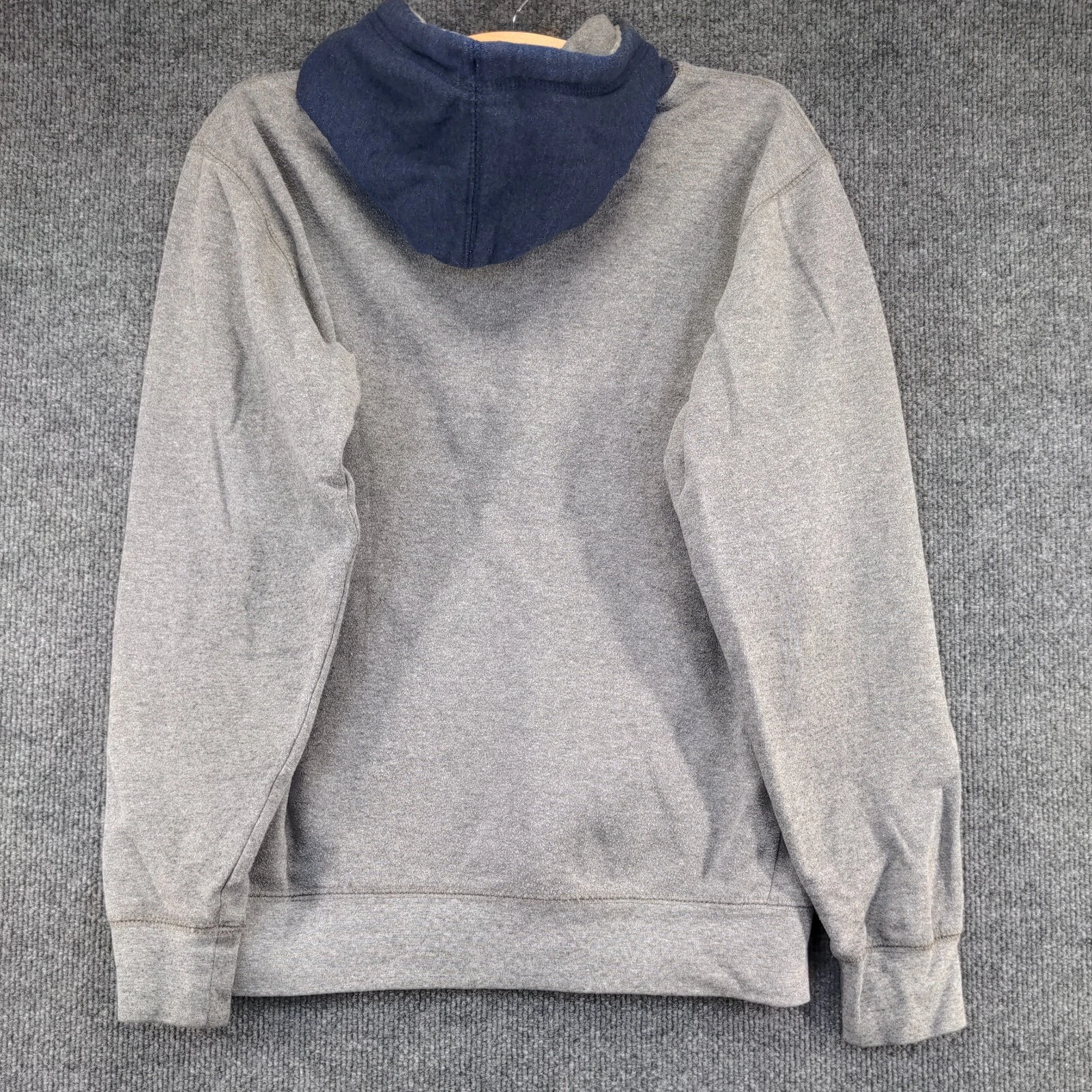 VETEMENTS Felpa con cappuccio uomo Knights Apparel grigia piccola Notre Dame pullover logo ricamato