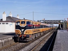 PHOTO  IRISH RAILWAY - CIE LOCO NO  167 ROSSLARE STRAND 27.05.1989