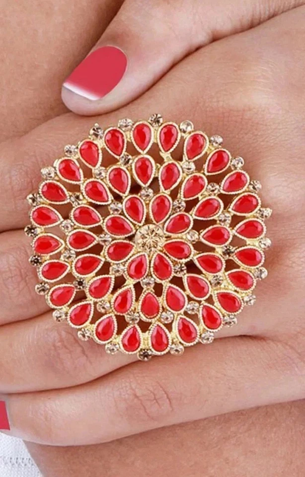 Anillo llamativo floral rojo para mujer - audaz ajustable tono dorado joyería de moda Foto 3 de 4