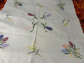 Vintage Hand Embroidered Linen Tablecloth Pretty Hydrangeas Hemstitched ￼40” 41