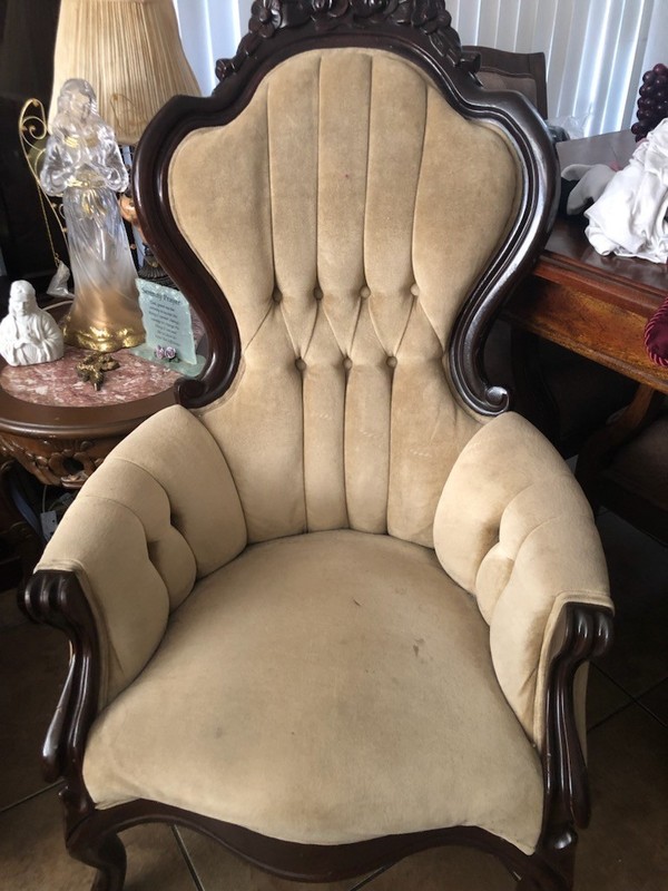 King Victorian Tufted Upholstered Accent Chair w/ Arms, Beige Solid, Dark Wood